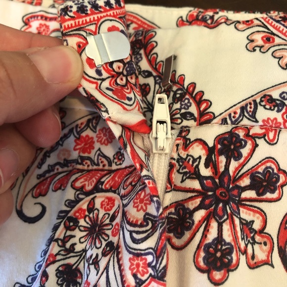 Kenzie Red/White/Blue Paisley Cotton Shorts - 8 - Picture 4 of 6